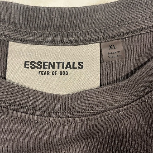 Essentials tee - Picture 3 of 5